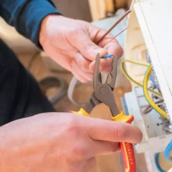 Pince Universelle Isolée 1000V STANLEY - 0-84-002 -Outillage Soldes STAN0290 4