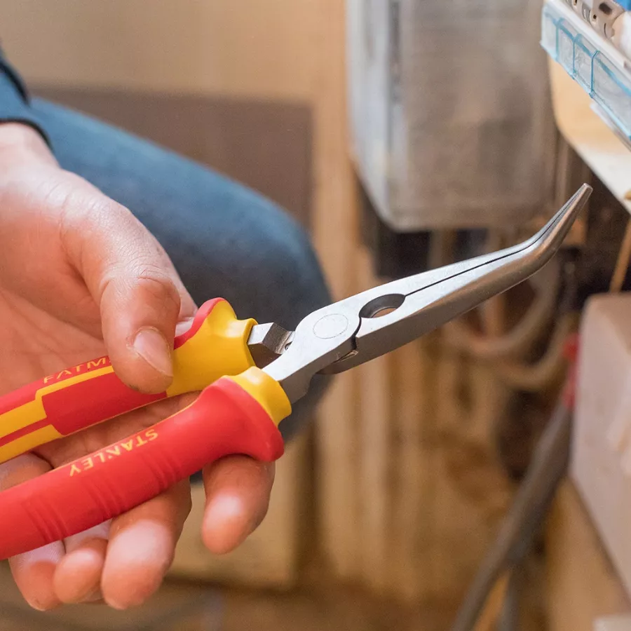 Pince à Bec Demi-rond Long Coudé Isolée 1000V STANLEY 200 Mm - 0-84-008 6 Pince à Bec Demi-rond Long Coudé Isolée 1000V STANLEY 200 Mm - 0-84-008 - Image 4
