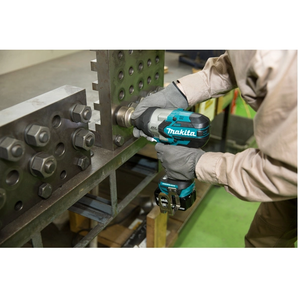 Boulonneuse à Chocs 18V Li-ion 5Ah 1050 Nm MAKITA - DTW1001RTJ 4 Boulonneuse à Chocs 18V Li-ion 5Ah 1050 Nm MAKITA - DTW1001RTJ - Image 2