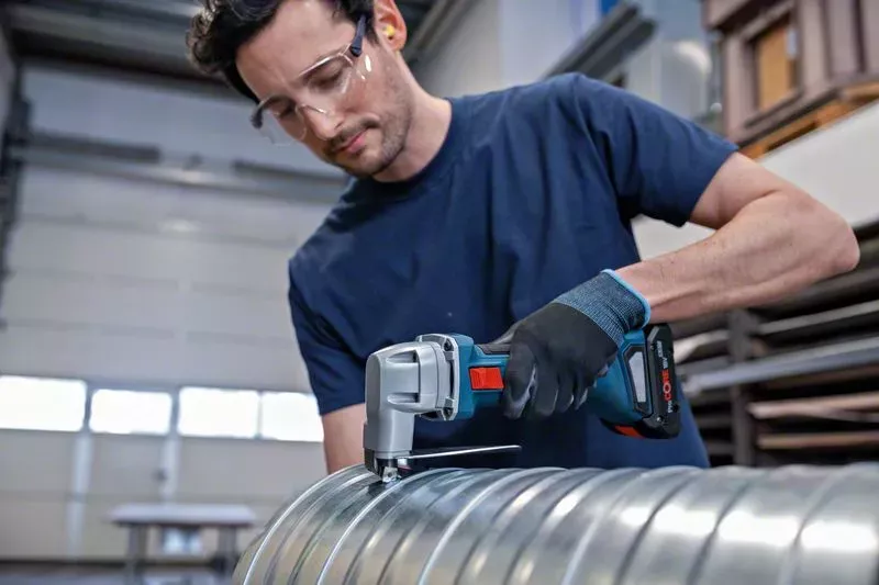 Cisaille à Tôle BOSCH GSC18V-16 E - Sans Batterie, Ni Chargeur - 0601926300 6 Cisaille à Tôle BOSCH GSC18V-16 E - Sans Batterie, Ni Chargeur - 0601926300 - Image 4