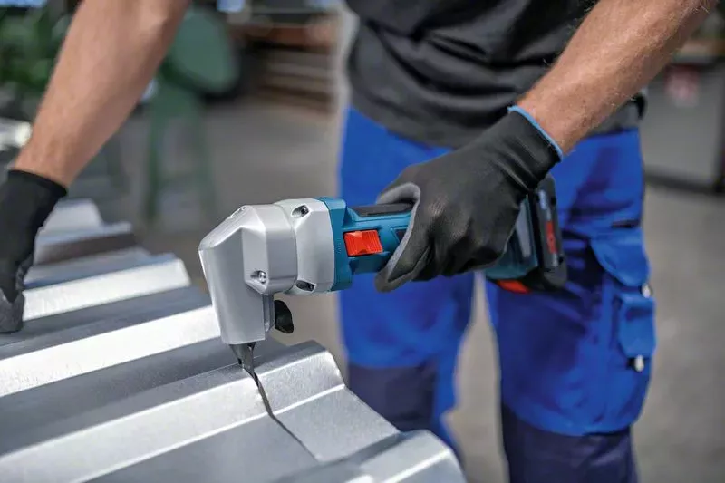 Cisaille à Tôle BOSCH GSC18V-16 E - Sans Batterie, Ni Chargeur - 0601926300 4 Cisaille à Tôle BOSCH GSC18V-16 E - Sans Batterie, Ni Chargeur - 0601926300 - Image 2